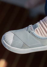 Load image into Gallery viewer, Elastic Criss Cross Shell Toes