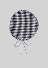 Load image into Gallery viewer, B+W Houndstooth Beret