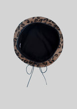Load image into Gallery viewer, Fuzzy Leopard Print Beret