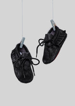 Load image into Gallery viewer, Fringed Fur Black Moccasins